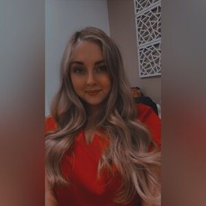 Meet your Posher, Caitlin